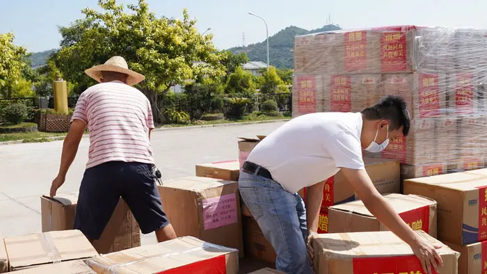 Mibet spendete Materialien zur Epidemieprävention an der Front in Xiamen