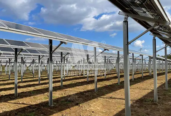 Projektbeispiele für Photovoltaik-Anlagen auf landwirtschaftlichen Flächen