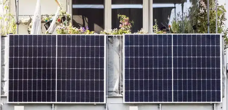 Balkon-Solaranlage - Blumen und Pflanzen